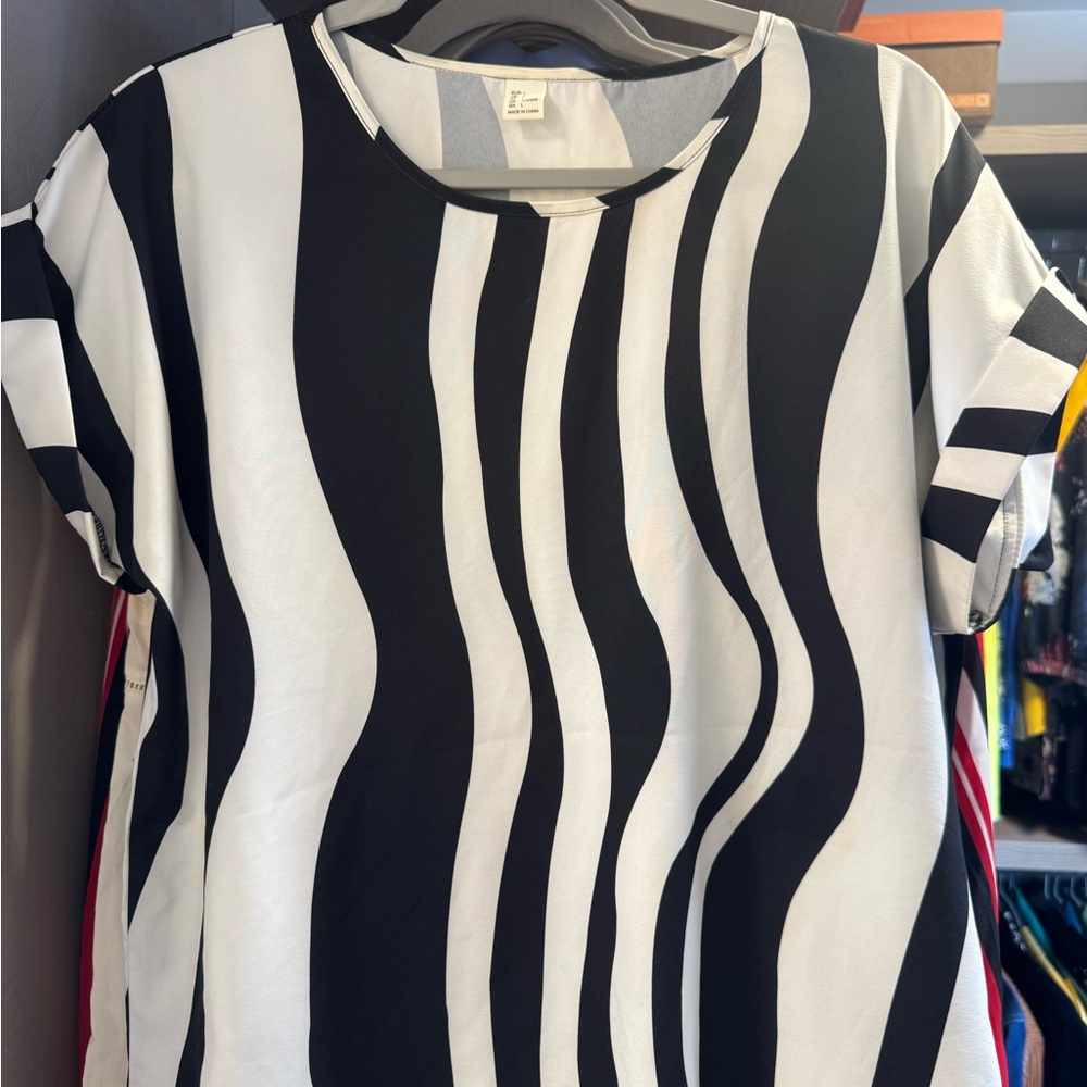 Monochrome Wave Pattern Women's Tee